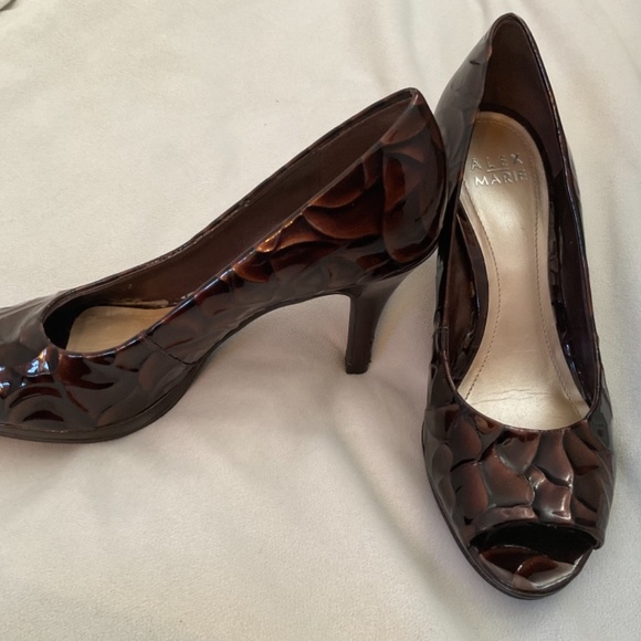 Alex Marie brown patterned and textured heels size 7 - Picture 3 of 3